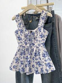 Top sin mangas con decoración de lazo y estampado floral ditsy dulce, Camiseta de tirantes rojos con estampado floral para uso diario, Camiseta de tirantes rojos con estampado floral ditsy para vacaciones - Blanco - Ver 2