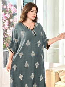 SHEIN Lacomfia Casual Embroidered V-Neck Batwing Sleeve Loose Regular Spring/Summer Plus Size Women Arabic Dress - Grey - View 3