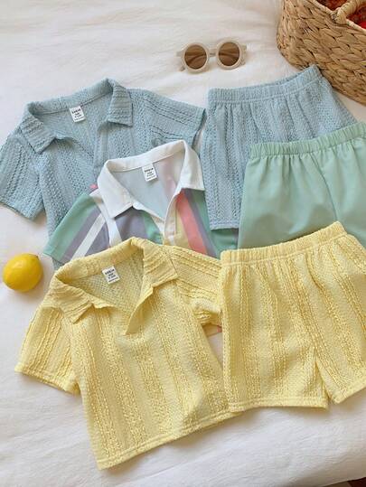 SHEIN Bộ 3 món áo polo cổ chữ V và quần short phong cách thường ngày dễ thương cho bé trai/bé gái, thích hợp cho kỳ nghỉ hè.