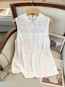 GlowEve CURVE Elegantes figurbetontes Damen-Tanktop in großen Größen mit Rundhalsausschnitt, ärmellos und aus Spitze, geeignet für den täglichen Arbeitsweg, Ausflüge, Partys, Fotoshootings und Urlaub - Weiss - Übersicht 3