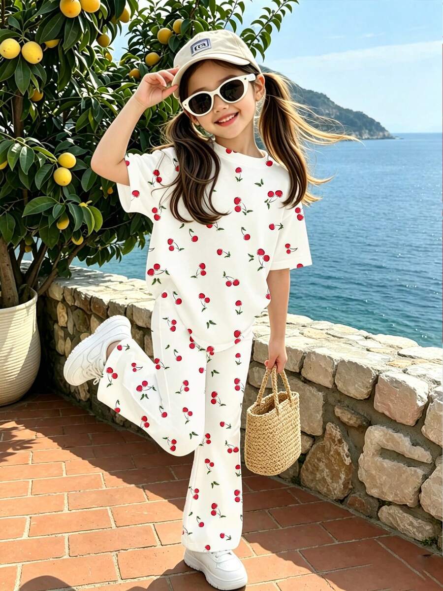 春夏女童休闲时尚创意个性清新简约白色底果樱桃图案字母标语印花休闲T恤和喇叭裤套装，舒适日常穿着 - 彩色 - 查看 1