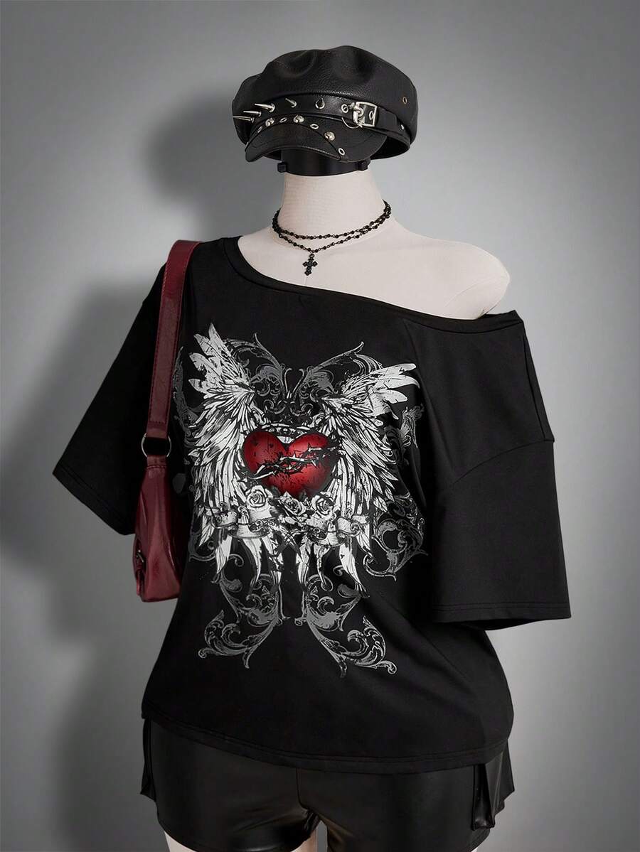 SHEIN ICON 大码女式哥特图案印花宽松不对称肩部T恤,街头服饰 - 黑色 - 查看 1