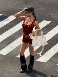 Bitrose Streetwear Wanita Musim Panas Set 2 Potong Rompi Tanpa Lengan dengan Dekorasi Lubang Kancing dan Celana Pendek Pinggang Rendah - Merah - View 3
