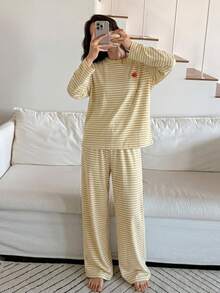 DAZY Conjunto de pijama holgado de 2 piezas con estampado de manzana y rayas para mujer - Amarillo - View 7
