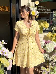 GalTyme Plus Size Women V-Neck Allover Print Ruched Fashion Date Party Dress - Pale Yellow - View 4