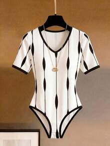 SHEIN Franclia 女士夏季休闲度假通勤全印花V领撞色包边短袖连体衣 - 白色 - 查看 3