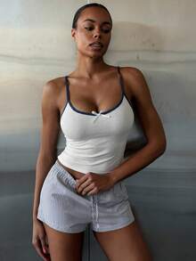 Livesso Conjunto de pijama con camiseta de tirantes con ribete de contraste y pantalones cortos con estampado de rayas para mujer - Blanco - Ver 4