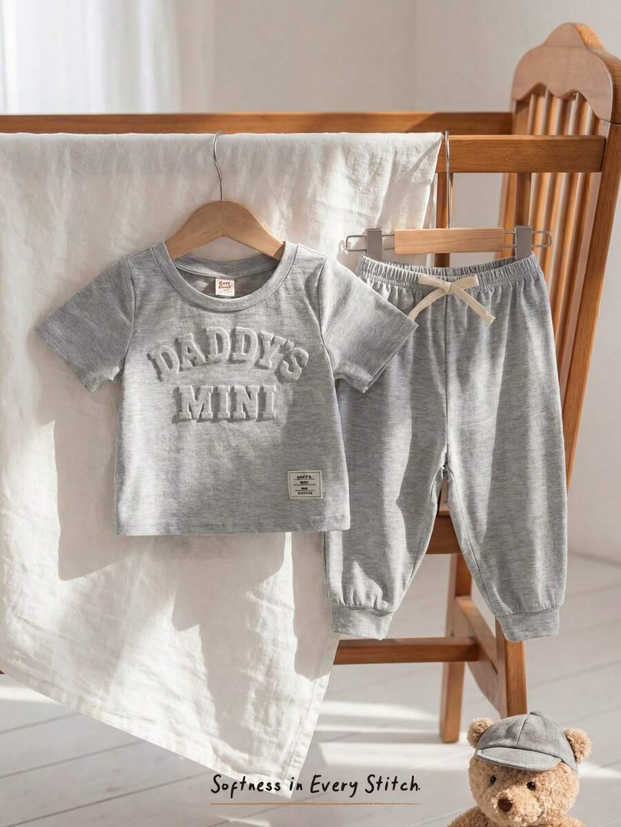 Cozy Pixies Bộ 2 món cho bé trai gồm áo thun cổ tròn tay ngắn và quần cạp chun in chữ, chất liệu mềm mại. - Xám - Xem 1