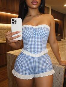 Slaydiva Lễ hội âm nhạc Xuân Hè mới Ngày lễ tình nhân Lễ Phục sinh Đám cưới Kỳ nghỉ hè Kỳ nghỉ biển Thường ngày Thanh lịch Trang phục đi làm Trang phục công sở Kỳ nghỉ Tiệc tùng Du thuyền Phong cách cơ bản Phong cách phổ biến Hẹn hò hàng ngày Phong cách Y2K Gợi cảm Áo quây ren trắng Cổ áo nơ Trang trí cổ chữ V Trang trí dây xương cá Áo trễ lưng Áo kẻ caro xanh trắng + Quần họa tiết hoa Quần siêu ngắn Bộ đồ kẻ caro xanh trắng Bộ hai mảnh dành cho nữ -Z - Xanh và trắng - Xem 2