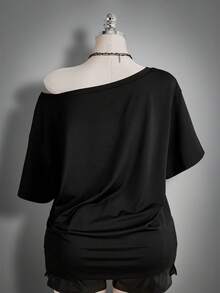 SHEIN ICON 大码女式哥特图案印花宽松不对称肩部T恤，街头服饰 - 黑色 - 查看 3