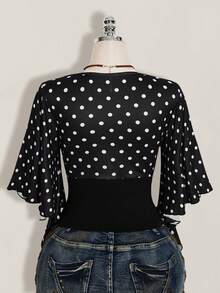 SHEIN ICON 大码女式V领黑白波点荷叶边袖T恤 - 黑與白 - 查看 2