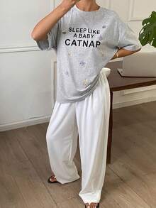 Livesso Set de 2 piezas de pijama de verano con camiseta de manga corta holgada con estampado gráfico y pantalón recto largo para mujer - Gris - Ver 5