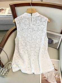 GlowEve CURVE Elegantes figurbetontes Damen-Tanktop in großen Größen mit Rundhalsausschnitt, ärmellos und aus Spitze, geeignet für den täglichen Arbeitsweg, Ausflüge, Partys, Fotoshootings und Urlaub - Weiss - Übersicht 2