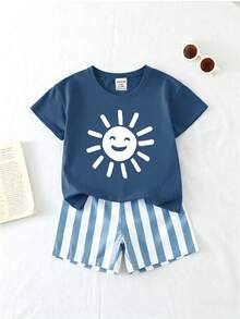 SHEIN Playful Pals 2件套男婴休闲简约太阳脸Logo印花T恤和条纹Logo印花短裤套装，适合夏季外出穿着 - 彩色 - 查看 4