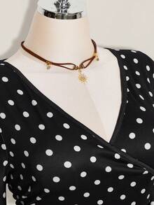 SHEIN ICON 大码女式V领黑白波点荷叶边袖T恤 - 黑與白 - 查看 5