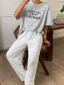 Livesso Set de 2 piezas de pijama de verano con camiseta de manga corta holgada con estampado gráfico y pantalón recto largo para mujer - Gris - Ver 7