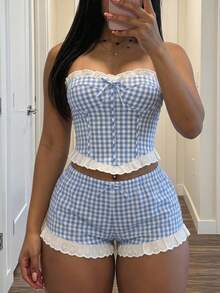 Slaydiva Lễ hội âm nhạc Xuân Hè mới Ngày lễ tình nhân Lễ Phục sinh Đám cưới Kỳ nghỉ hè Kỳ nghỉ biển Thường ngày Thanh lịch Trang phục đi làm Trang phục công sở Kỳ nghỉ Tiệc tùng Du thuyền Phong cách cơ bản Phong cách phổ biến Hẹn hò hàng ngày Phong cách Y2K Gợi cảm Áo quây ren trắng Cổ áo nơ Trang trí cổ chữ V Trang trí dây xương cá Áo trễ lưng Áo kẻ caro xanh trắng + Quần họa tiết hoa Quần siêu ngắn Bộ đồ kẻ caro xanh trắng Bộ hai mảnh dành cho nữ -Z - Xanh và trắng - Xem 10