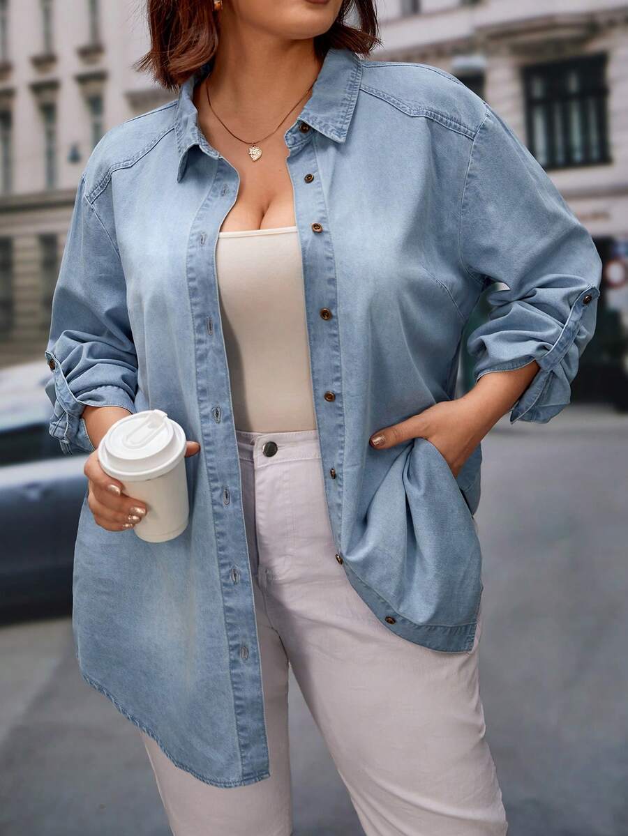 SHEIN Essnce 大碼捲邊袖弧形下擺牛仔襯衫 - 淺色水洗藍 - 查看 1