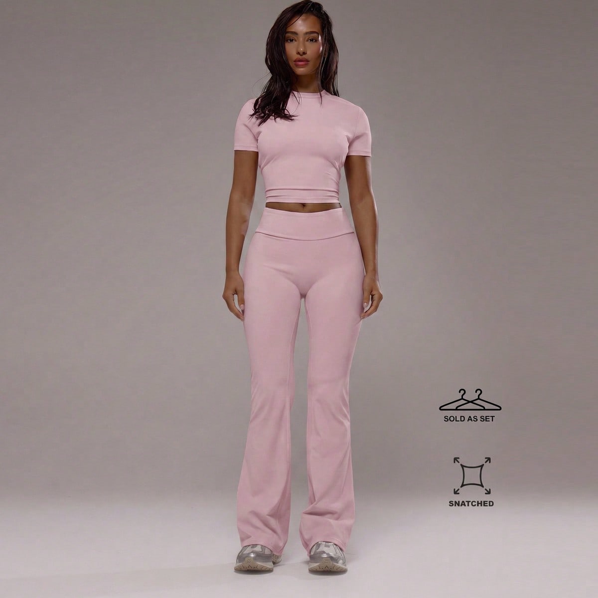 Conjunto de camiseta activa y pantalones de yoga para entrenamiento, gimnasio, pilates, fitness y uso diario casual de cuarzo ahumado