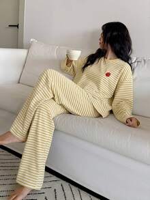 DAZY Conjunto de pijama holgado de 2 piezas con estampado de manzana y rayas para mujer - Amarillo - View 8