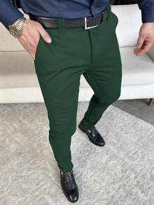 Màu xanh lá cây đậm