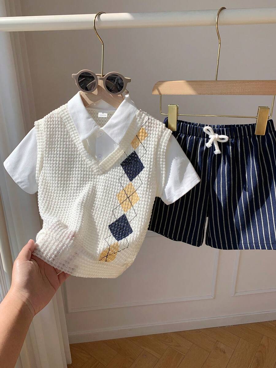 SHEIN 两件套男童可爱小熊图案蓝色无袖背心、短袖衬衫和藏青色短裤套装,适合日常穿着、上学、外出、运动、春夏穿着。 - 彩色 - 查看 1