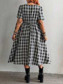 Whyspr Vestido midi de manga corta y cuello redondo a cuadros - Negro - Ver 2
