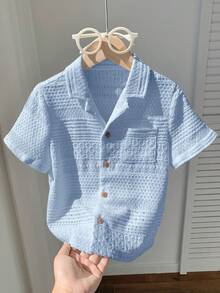 SHEIN Little Byeori 1件組小男孩休閒翻領寬鬆短袖襯衫，夏季，搭配，家庭度假，假期，返校 - 淺藍色 - 查看 4