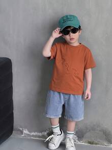 Bộ đồ thể thao 2 món cho bé trai, gồm áo thun cổ tròn tay ngắn dáng rộng thoải mái và quần short denim, màu kaki, kiểu dáng cơ bản, phong cách Y2K, quần áo trẻ em trai, trang phục mùa hè cho bé trai, thích hợp cho mùa xuân/hè, đi chơi, ngày Valentine, hẹn hò, du lịch, kỳ nghỉ, họp mặt gia đình, tựu trường, đám cưới, sự kiện trang trọng, thể thao, tiệc sinh nhật. - Nhiều màu - Xem 2