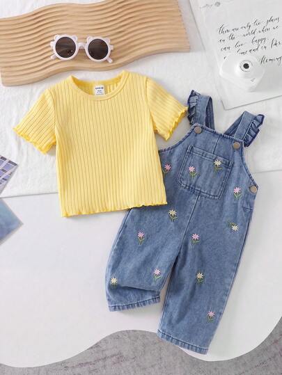 SHEIN Vintaside Kids مجموعة بنات رضع مكونة من قطعتين، ملابس علوية كاجوال قصير الأكمام ذو لون أحادي وسروال قصير مطرز بالزهور، مناسب للارتداء اليومي في الربيع والصيف