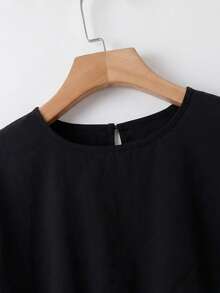 SHEIN CURVE+ 大码女装春夏时尚休闲宽松舒适日常百搭修身面料黄色短袖衬衫，简约风格，凸显曲线，可爱上衣，外出上衣，女士衬衫，欧洲夏季，荷叶边上衣，女士早午餐秋季服装，冬季，CURVE PLUS - 黑與白 - 查看 4