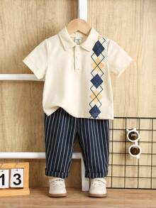 SHEIN 男婴夏季菱格纹 Polo 衫上衣和条纹裤套装，儿童休闲学院风服装，适合生日派对、锐舞派对、晚宴、演出、婚礼、迎婴派对、洗礼、周岁生日庆祝、婚礼宾客等场合。 - 彩色 - 查看 5