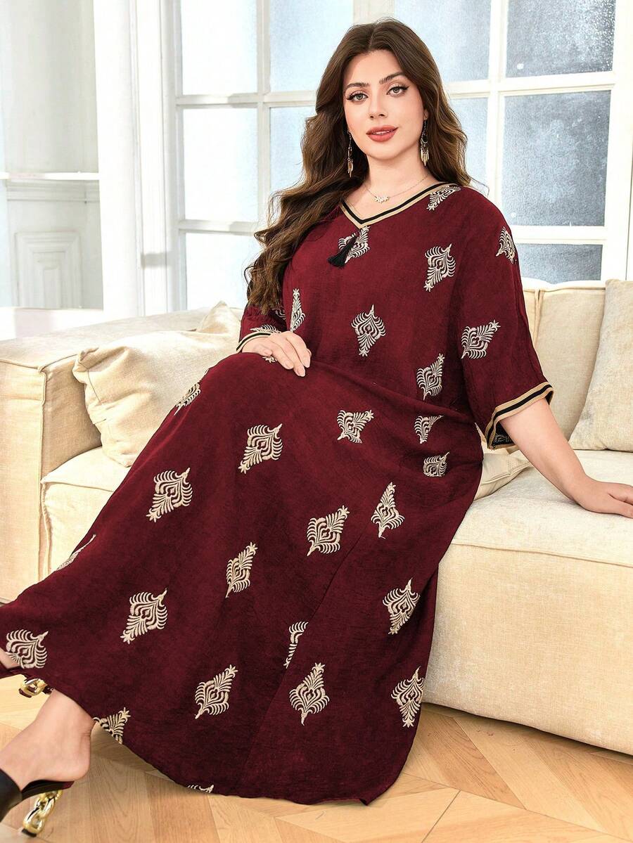 SHEIN Lacomfia 休闲刺绣V领蝙蝠袖宽松常规春夏加大码女式阿拉伯连衣裙 - 酒紅色 - 查看 1