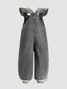SHEIN 女婴牛仔背带裤，柔软棉质，休闲时尚，百搭舒适，适合日常穿着。可爱简约的设计，饰有荷叶边肩带和刺绣蝴蝶结，无弹力浅色水洗牛仔背带裤，适合日常穿着、居家、外出、派对等场合。新品上市。 - 灰色 - 查看 2