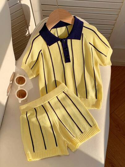 SHEIN 2 piezas Conjunto casual de verano para niño/niña con camisa polo a rayas amarillas y pantalones cortos, conjunto de punto, conjunto de ropa de punto, conjunto transpirable, atuendo para bebé