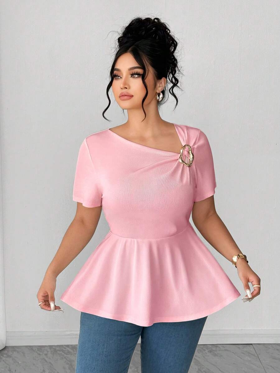SHEIN Clasi 大码女式不对称领短袖T恤,休闲优雅户外服饰 - 粉色 - 查看 1