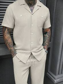 Manfinity CasualCool 2件組男士休閒純色紋理短袖襯衫與抽繩腰寬鬆直筒長褲套裝，兩件式穿搭服飾，舒適正式 - 杏色 - 查看 6