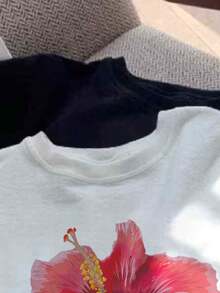 休闲简约复古美式芙蓉花图案，充满海滩度假风情，米白色，修身圆领短袖高腰露脐常规T恤，适合夏季穿着 - 彩色 - 查看 3