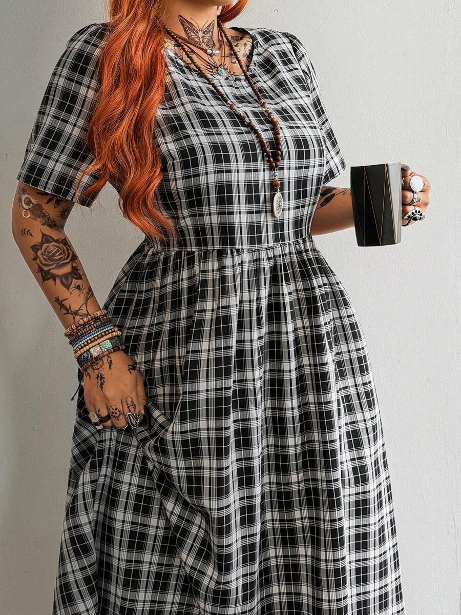 Whyspr Vestido midi de manga corta y cuello redondo a cuadros - Negro - Ver 1