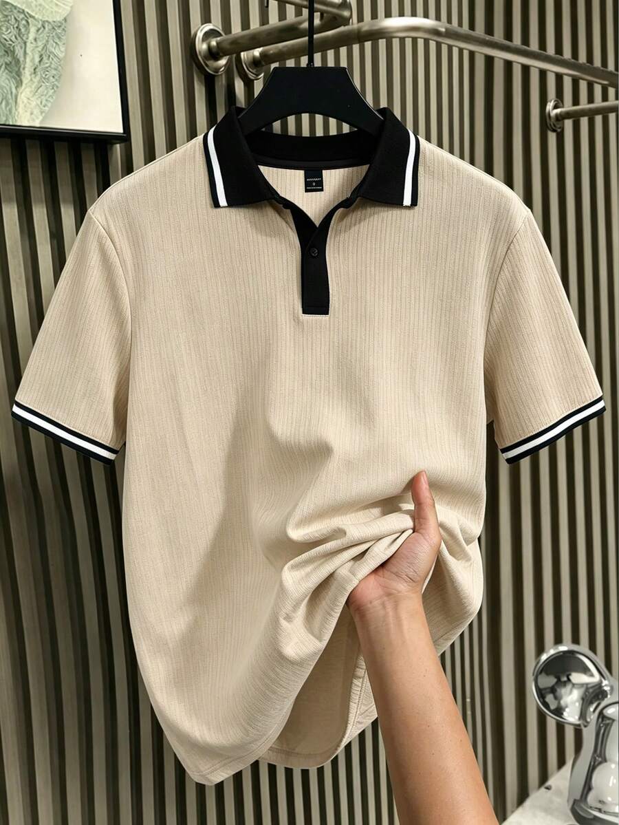 Claim Dot Áo Polo nam, kiểu dáng thường ngày lịch lãm, chất liệu vải dệt jacquard, cổ áo và tay áo phối màu đen trắng, lý tưởng để mặc hàng ngày và làm quà tặng cho bạn trai hoặc chồng.