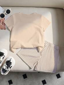 SHEIN Playful Pals 2件套男婴休闲印花卡其色短袖圆领拼接棉质T恤和条纹针织短裤套装，经典设计，舒适短袖运动服套装，适合外出、春夏两季穿着，夏季服装 - 彩色 - 查看 2