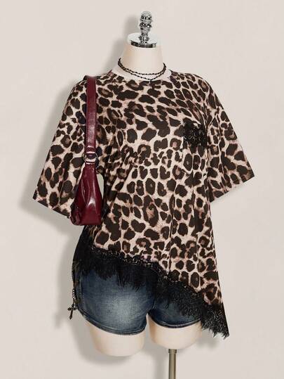 SHEIN ICON Camiseta holgada de talla grande para mujer con estampado de leopardo, contraste de encaje y bajo asimétrico, para uso casual y vacaciones de verano