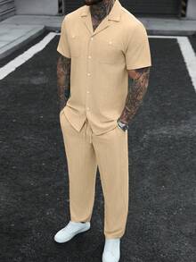 Manfinity CasualCool 2件組男士休閒純色紋理短袖襯衫與抽繩腰鬆直筒長褲套裝，兩件式穿搭，舒適正式服飾 - 卡其色 - 查看 5