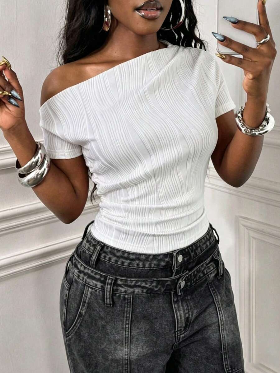 Glyssa Camiseta de manga corta con textura ondulada asimétrica y fruncido casual para mujer, camiseta blanca sexy y elegante para primavera/verano - Blanco - Ver 1