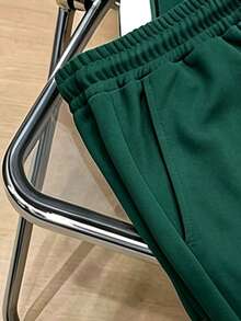 Manfinity Joysei Bộ đồ nam gồm áo thun cổ tròn in chữ kẻ sọc phối màu tương phản và quần short cạp chun có túi. - Màu xanh lá cây đậm - Xem 4