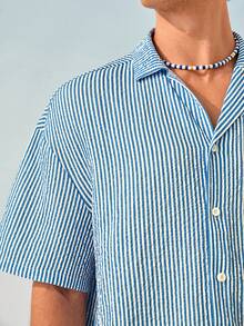 Manfinity VDAYZ 男士夏季度假条纹前开襟短袖衬衫和短裤沙滩套装 - 藍色 - 查看 7