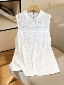 GlowEve CURVE Elegantes figurbetontes Damen-Tanktop in großen Größen mit Rundhalsausschnitt, ärmellos und aus Spitze, geeignet für den täglichen Arbeitsweg, Ausflüge, Partys, Fotoshootings und Urlaub - Weiss - Übersicht 1