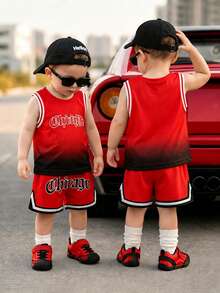 SHEIN Genkimix Kids 2件組 幼童男童紅色夏季街頭生活休閒圖案街頭時尚，海灘運動時尚字母印花漸層無袖背心與短褲套裝，寬鬆版型 - 紅色 - 查看 2