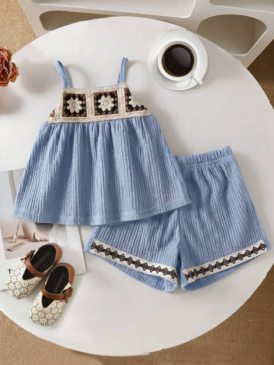 SHEIN Genkimix Kids 少女碎花荷叶边吊带T恤和短裤休闲日常穿搭 - 紫色 - 查看 1