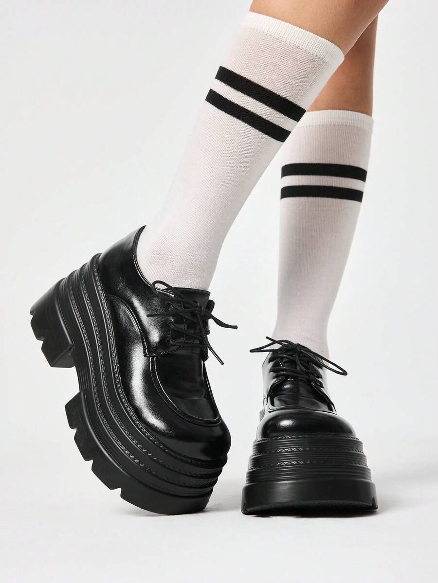 ROMWE Goth Giày sandal cao gót nữ 2026 thời trang mới mùa xuân thu phong cách punk da PU màu tối mũi tròn đế cao buộc dây phía trước, giúp nữ không bị mỏi chân, tăng chiều cao, kiểu dáng Anh quốc, giày da nhỏ. - màu đen - Xem 1